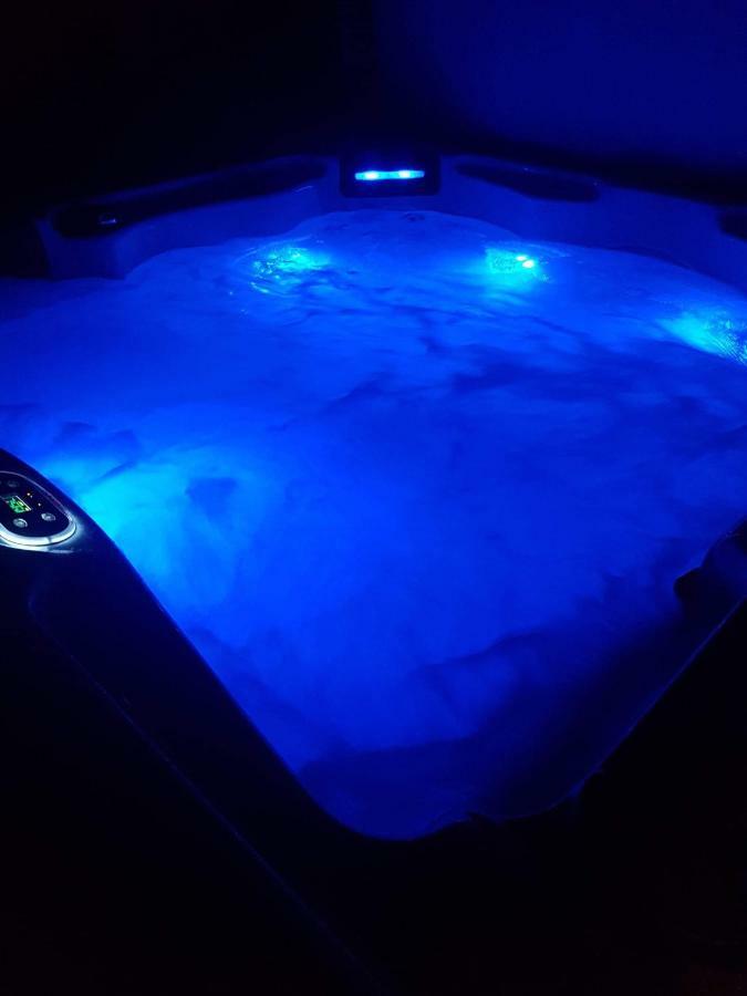 Vollie House With Hot Tub, Sauna & Log Burner Penpont Екстериор снимка
