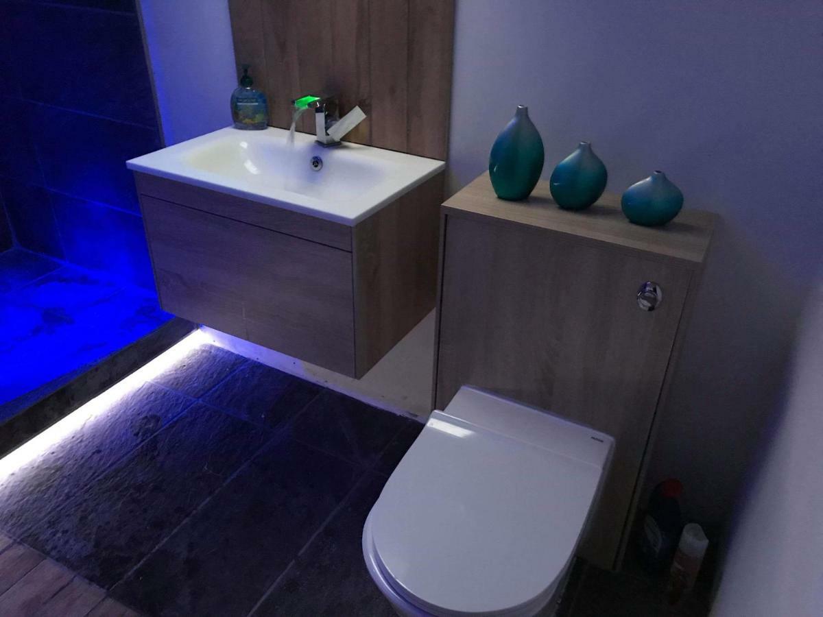 Vollie House With Hot Tub, Sauna & Log Burner Penpont Екстериор снимка